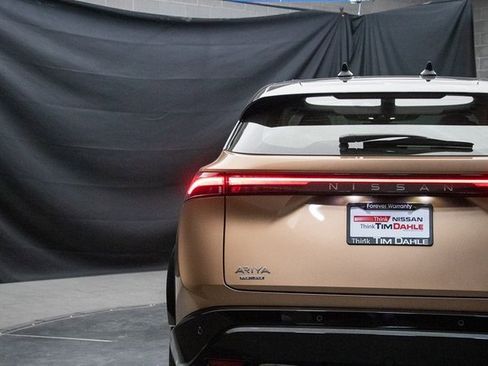 Used 2023 Nissan Ariya FWD image 12