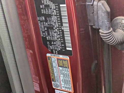 Used 2025 Kia Sorento LX image 9