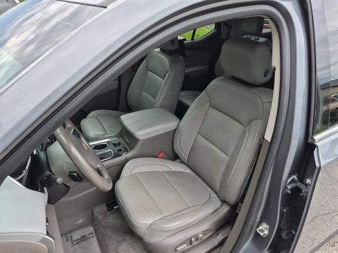 Used 2018 Chevrolet Traverse LT FWD image 9