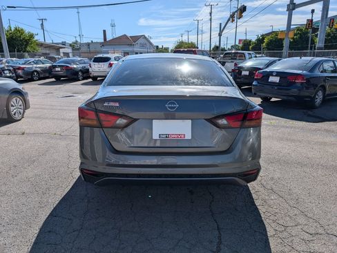Used 2024 Nissan Altima 2.5 S FWD image 7
