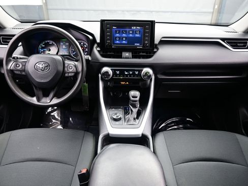 Used 2021 Toyota RAV4 LE AWD/4WD image 16