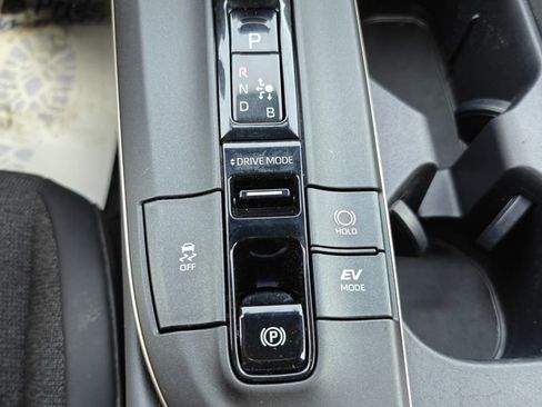 Used 2023 Toyota Crown XLE image 34