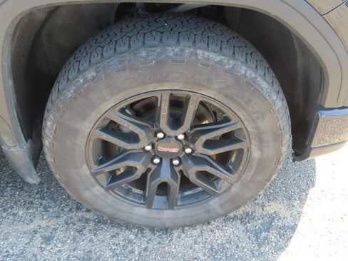 Used 2024 GMC Sierra 1500 Elevation w/ Preferred Package AWD/4WD image 15
