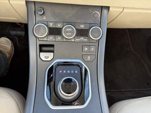 Used 2018 Land Rover Range Rover Evoque SE image 17