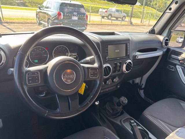 Used 2014 Jeep Wrangler Unlimited Sahara w/ Max Tow Package AWD/4WD image 12