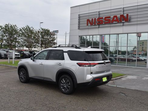 Used 2024 Nissan Pathfinder SV FWD image 6