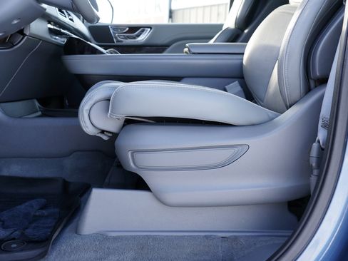 Used 2018 Lincoln Navigator Reserve w/ Technology Package image 17