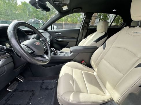 Used 2022 Cadillac XT4 Sport w/ Comfort Package FWD image 13