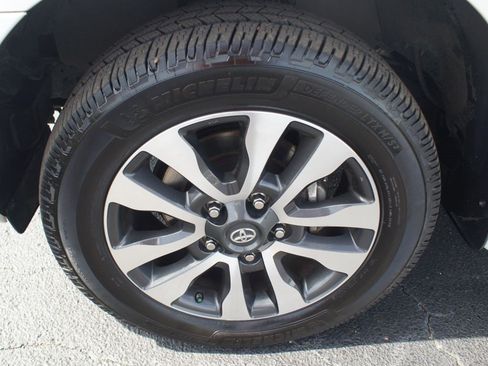 Used 2018 Toyota Sequoia Limited w/ Safety & Convenience Package AWD/4WD image 25
