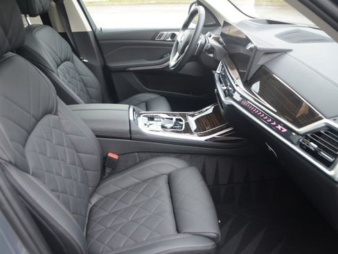 Used 2025 BMW X7 xDrive40i AWD/4WD image 14