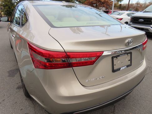 Used 2016 Toyota Avalon XLE Plus image 10