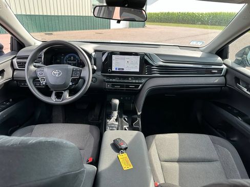 Used 2025 Toyota Camry LE FWD image 25