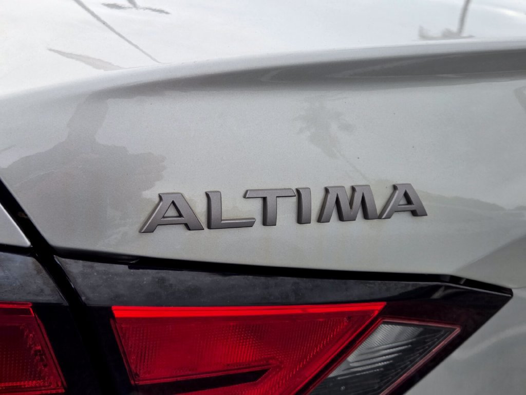 Used 2024 Nissan Altima 2.5 SV FWD image 10
