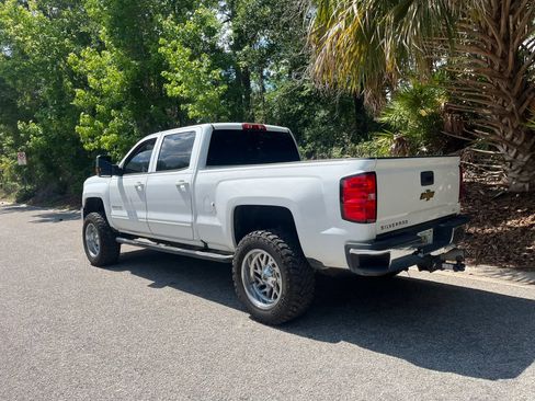 Used 2017 Chevrolet Silverado 2500 LT AWD/4WD image 6