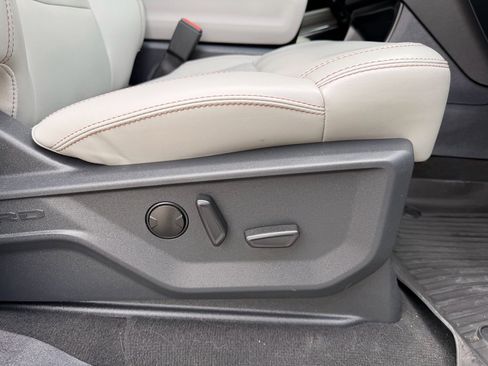 Used 2025 Ford Expedition Active image 29