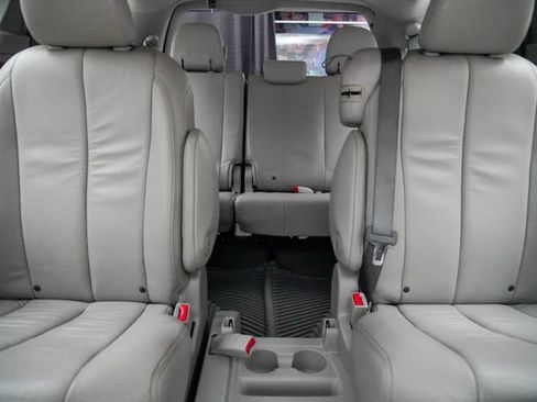 Used 2014 Toyota Sienna XLE FWD image 18