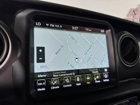 Used 2023 Jeep Gladiator Sport AWD/4WD image 18