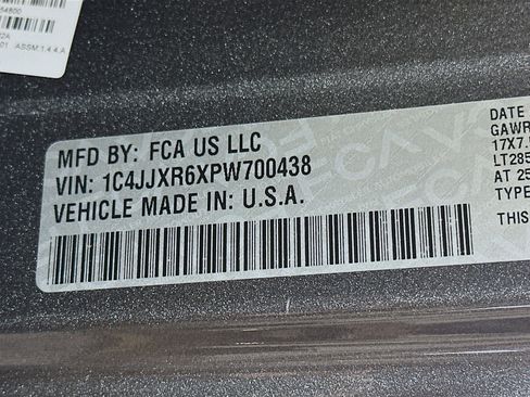 Used 2023 Jeep Wrangler Rubicon image 12