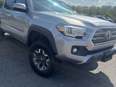 Used 2017 Toyota Tacoma TRD Off-Road w/ Tow Package (A/T) image 8