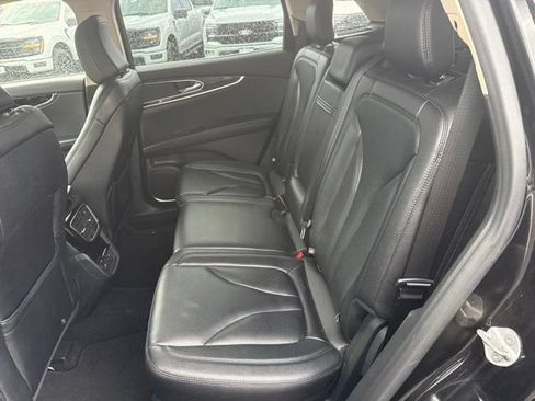 Used 2022 Lincoln Nautilus FWD w/ Premium Package image 22