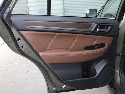 Used 2017 Subaru Outback 3.6R Touring w/ Popular Package #5A image 8