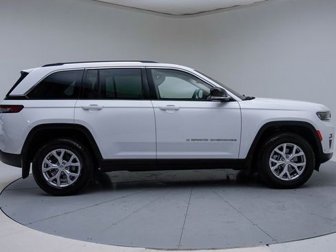 Used 2022 Jeep Grand Cherokee Limited w/ Luxury Tech Group II image 7