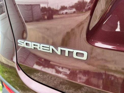 Used 2018 Kia Sorento FWD image 11
