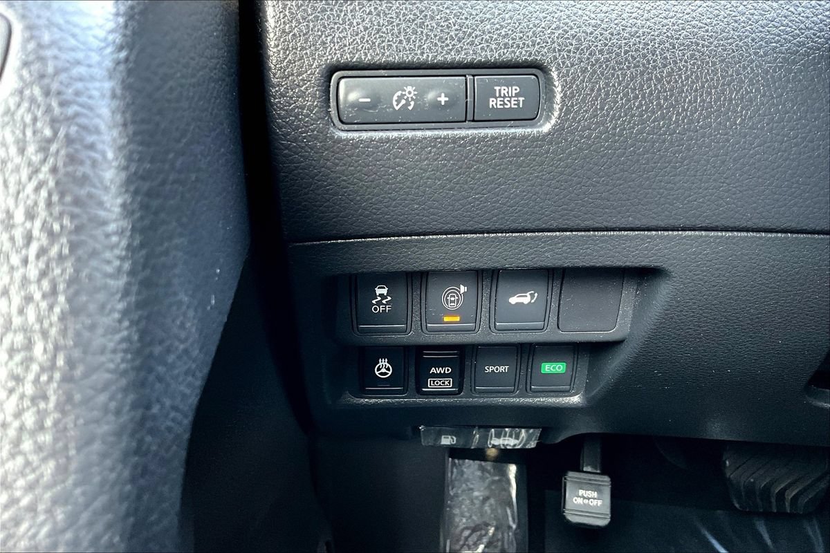 Used 2017 Nissan Rogue SV w/ SV Premium Package AWD/4WD image 27