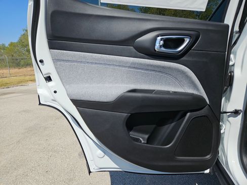 New 2026 Jeep Compass Latitude image 14