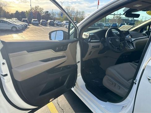 Used 2023 Honda Odyssey Touring image 15
