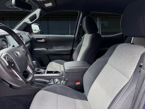 Used 2023 Toyota Tacoma TRD Off-Road image 2