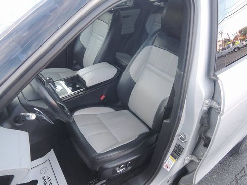 Used 2022 Land Rover Range Rover Evoque R-Dynamic S image 6