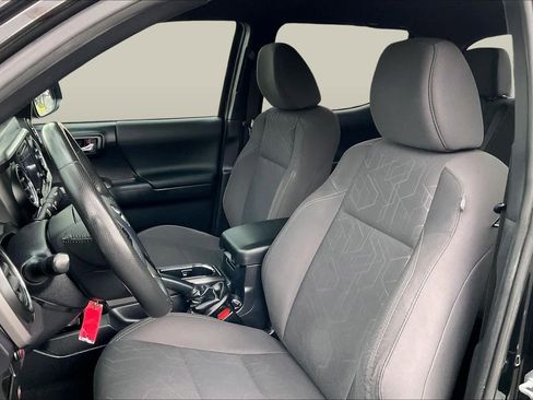 Used 2017 Toyota Tacoma TRD Sport w/ Tow Package image 8