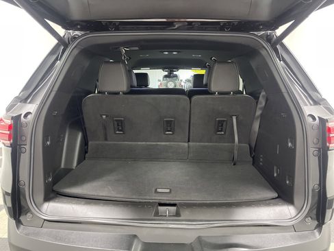 Used 2023 Chevrolet Traverse LT image 18