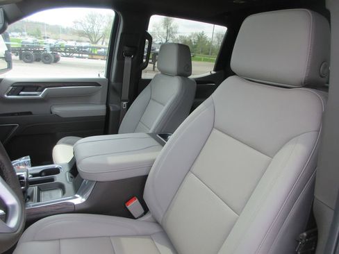 New 2026 GMC Sierra 1500 SLT image 13