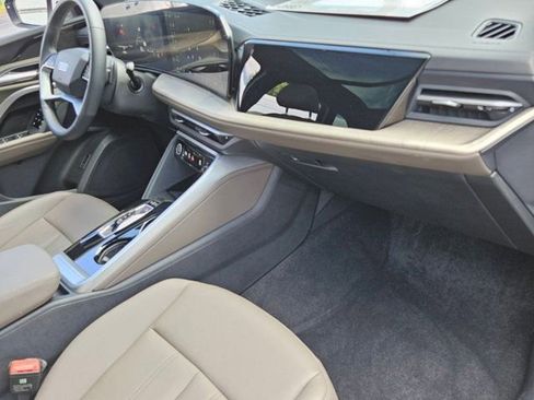 Used 2025 Audi Q5 Premium w/ Convenience Package AWD/4WD image 20