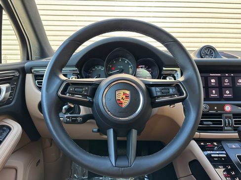 Certified 2025 Porsche Macan image 14