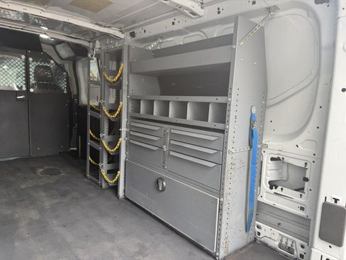 Used 2020 Ford Transit 250 Low Roof RWD image 10