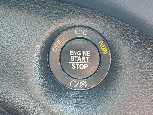 Used 2021 Jeep Cherokee High Altitude AWD/4WD image 35