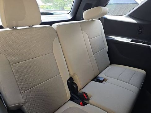 Used 2023 Chevrolet Traverse LS FWD image 12