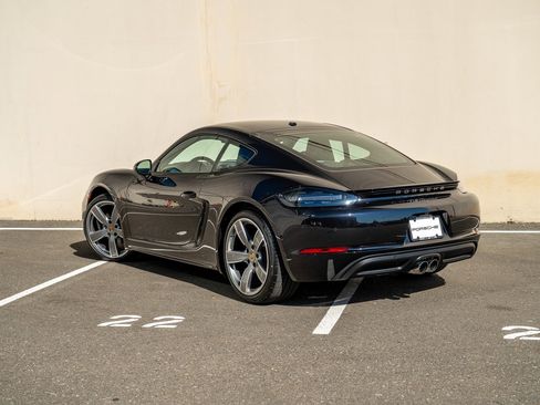 Used 2025 Porsche 718 Cayman image 3