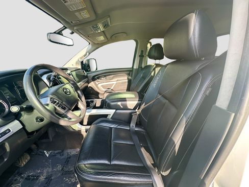 Used 2017 Nissan Titan PRO-4X w/ Pro-4x Convenience Package AWD/4WD image 13
