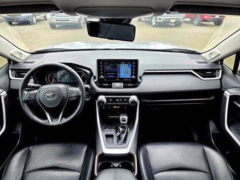 Used 2019 Toyota RAV4 Limited image 9