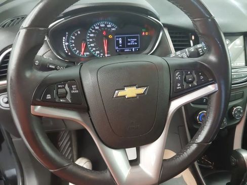 Used 2019 Chevrolet Trax LT w/ LT Convenience Package AWD/4WD image 11
