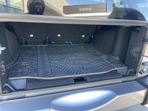 Used 2017 Jeep Wrangler Unlimited Sahara image 24