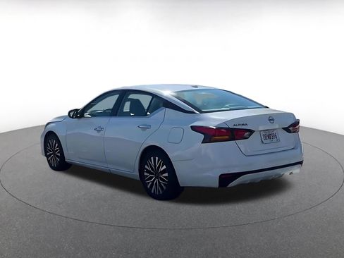 Used 2025 Nissan Altima 2.5 SV image 10