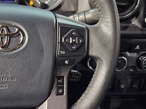 Used 2020 Toyota Tacoma TRD Sport w/ Technology Package AWD/4WD image 28