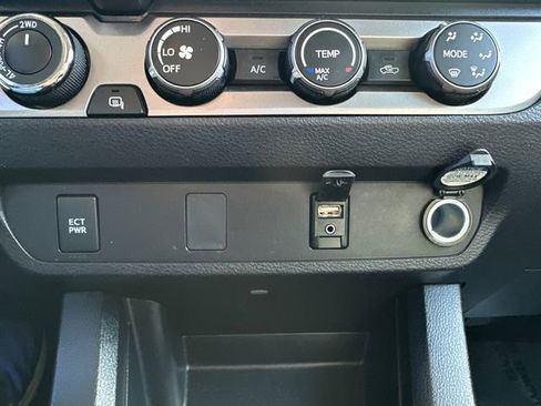 Certified 2019 Toyota Tacoma SR5 w/ SR5 Appearance Package (SM) image 32