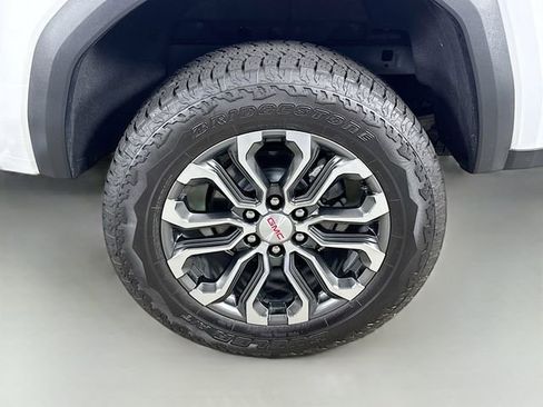 Used 2024 GMC Canyon Denali image 36