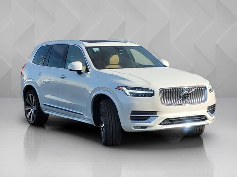 Certified 2023 Volvo XC90 B6 Ultimate w/ Protection Package Premier image 8